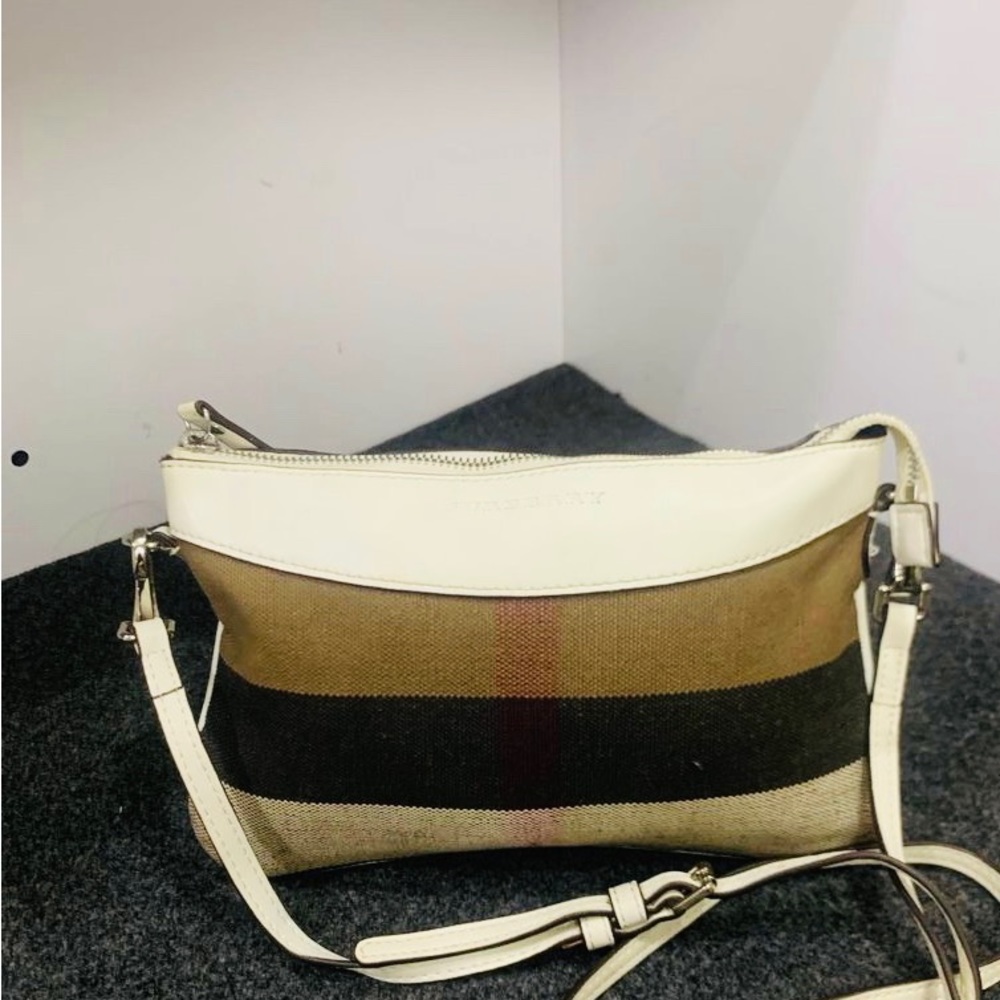 Pre owned Authentic Burberry canvas leather Peyton white crossbody shoulder bag - Picture 1 of 15
